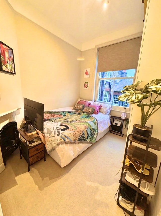 Room to Rent in High Street Kensington, 3 Bed Flat Main Photo