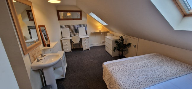 Spacious Double Room Clean, Quiet House Main Photo