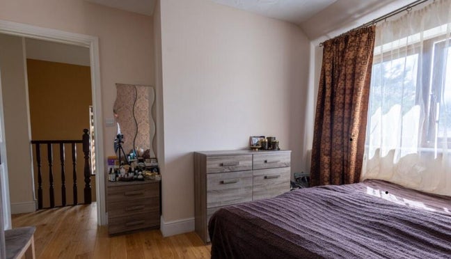 Double Room - near Becontree Station  Main Photo