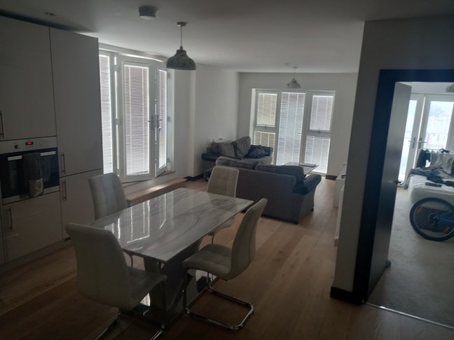 Double room with balcony in modern flat Main Photo