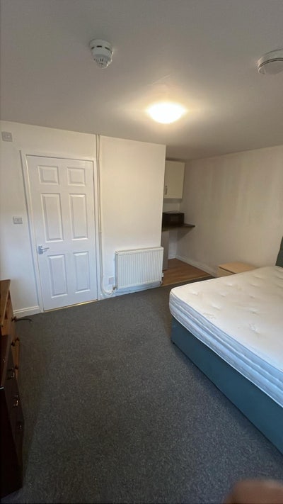 Self-Contained Room to Rent – Combwich Main Photo