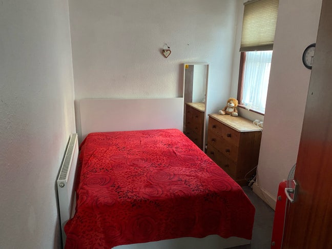 Double Bedsit, Zone 3, Quiet House.. inc Bills  Main Photo
