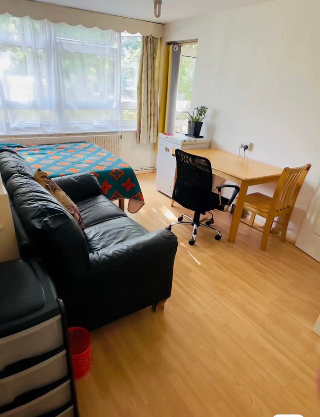 Large Double Bedroom near Preston Road Station  Main Photo