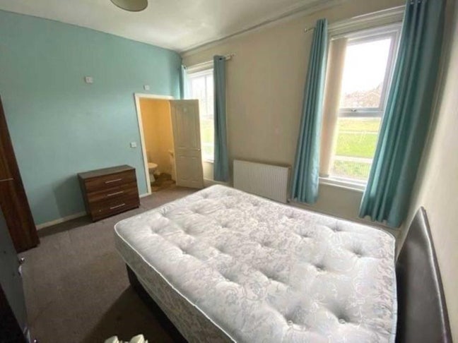 Large Double Room Available in Salford Main Photo