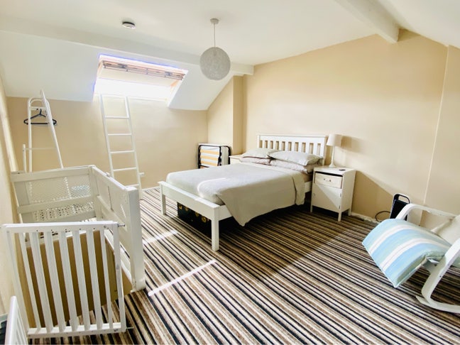 Loft room in Heeley for short-term let Main Photo