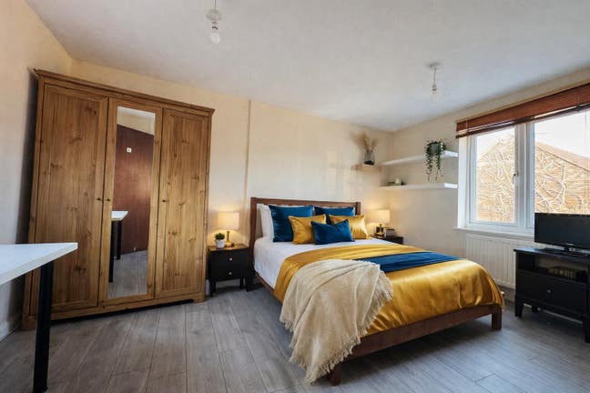 Newly Refurbished Six Rooms – E6 🏠 East Beckton Main Photo