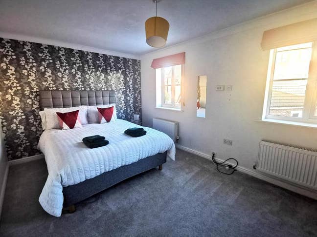 Flexible (4 Weeks to 1 Year) – 5 Bed Entire House Main Photo