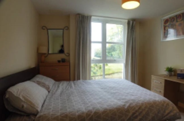 Royal Docks/ City Airport Double room available!  Main Photo