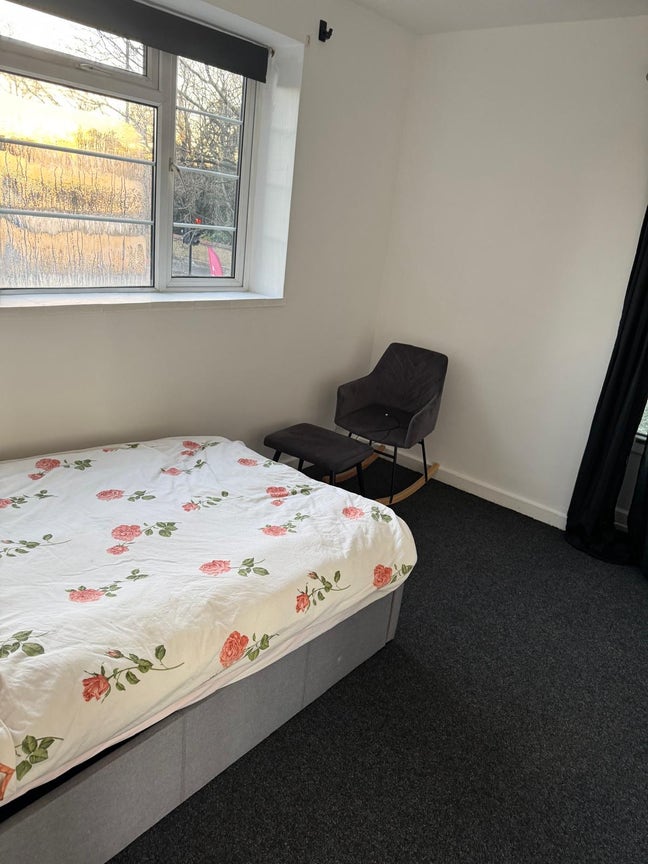 Bright room to let in Winchmore Hill  Main Photo