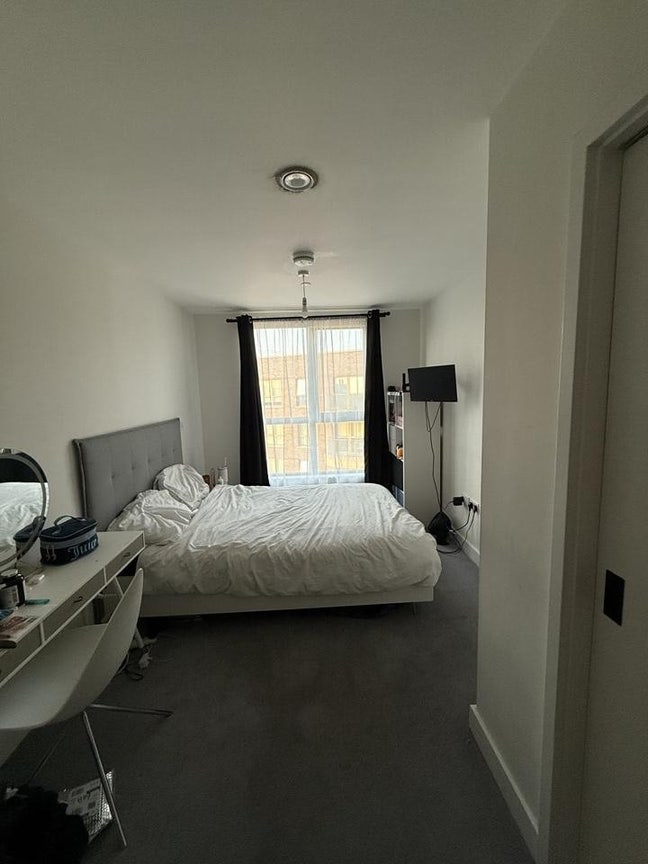 Double Ensuite Room &pound;1,000 - NW10  Main Photo