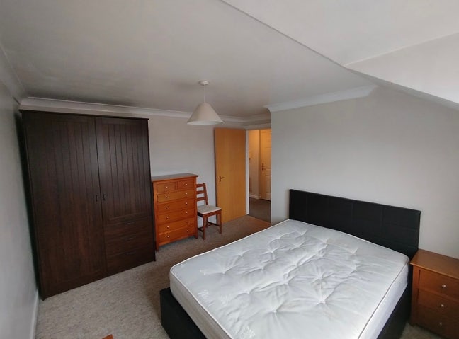 Spacious Double Bedroom M23 Main Photo