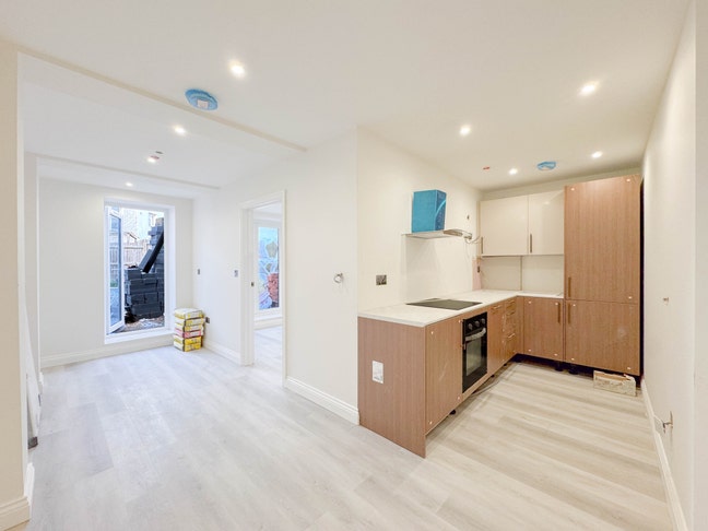 A stunning and contemporary 1 bedroom flat, N15 Main Photo