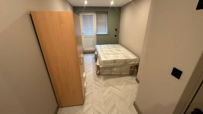 DSS- Studio Flat Available in Tandridge CR3 Main Photo