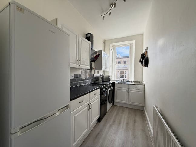 4 bedroom maisonette - available now Main Photo
