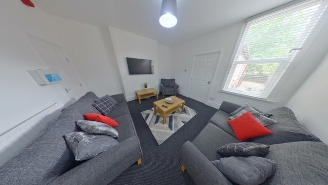 1 Double Bedroom available in 5 Bed student house Main Photo