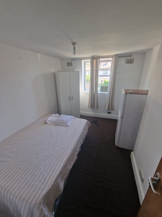 ✨ 🛏️ 2X Double Rooms to Let in - Willesden   Main Photo