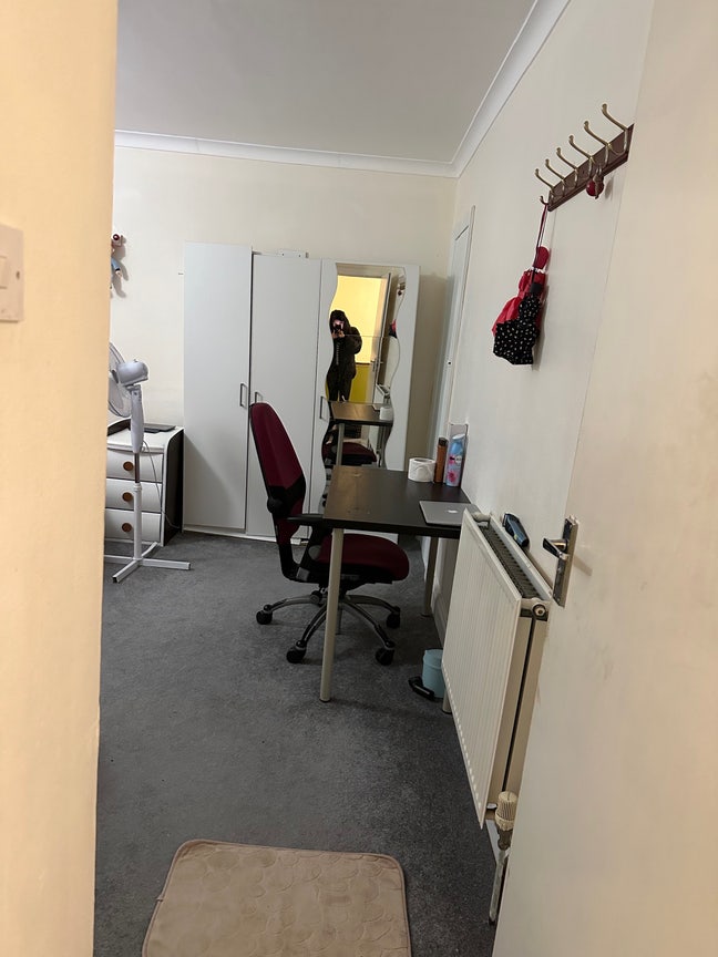 Looking for a flatmate Main Photo