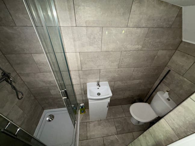 Ensuite rooms to let on Doncaster Road Main Photo