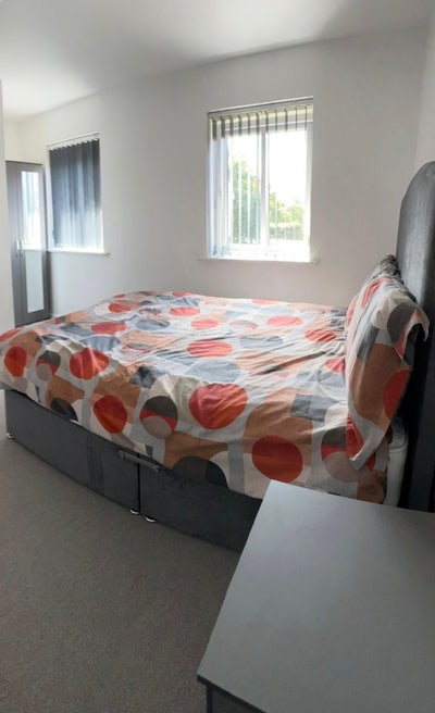 Modern Double Room Available NOW (SL3) Main Photo