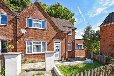 Wayneflete Place, Stanmore - Double Bedrooms! Main Photo