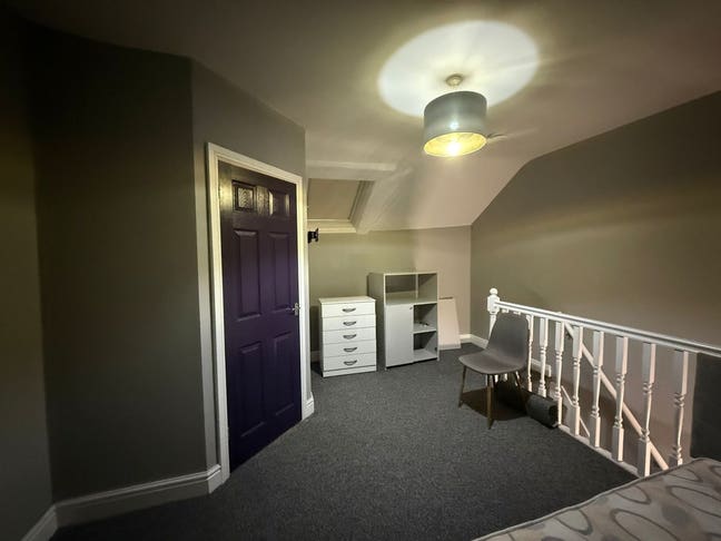 Double en-suite room to let in Worsborough! Main Photo