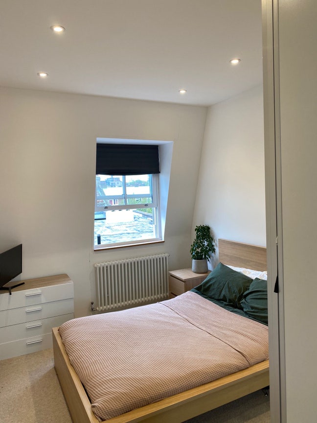 Double room &pound;850Pcm Oval Main Photo