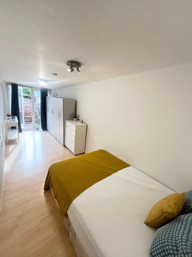 Massive Double Room Single Use in a Quite Place Main Photo