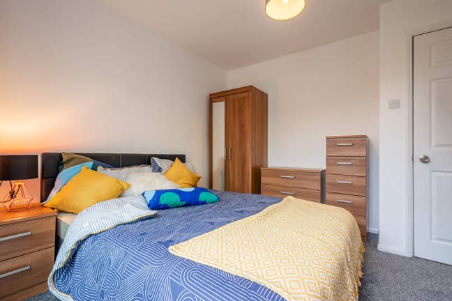 Amazing 4 Bed House in the Heart of Chertsey!!!  Main Photo