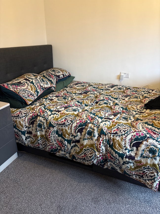 Double room to let  Main Photo