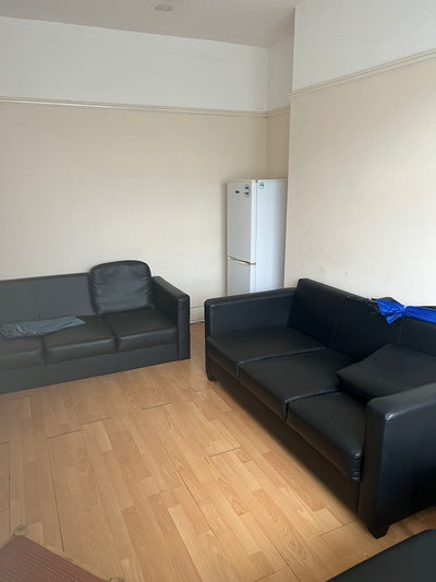 Spare Room Available – Clean & Comfortable Main Photo