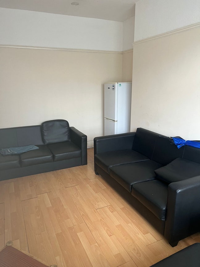 Spare Room Available – Clean & Comfortable Main Photo