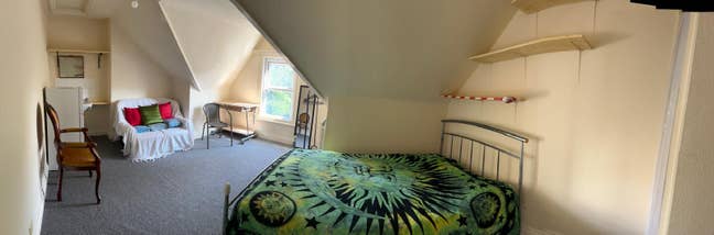 Quiet & Clean House  Main Photo