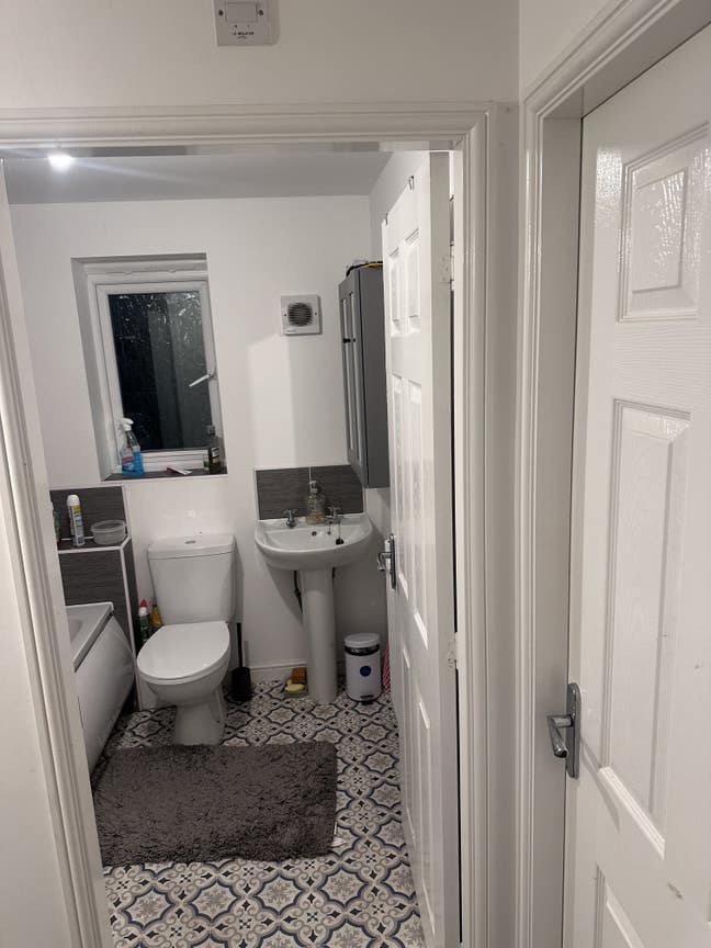 Clean room available in a nice neighbourhood  Main Photo