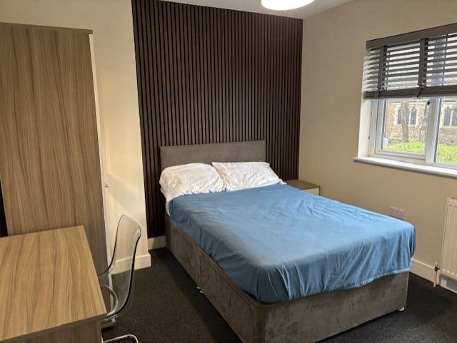  All incl.  Double E/S  in  great  Location (GU2) Main Photo