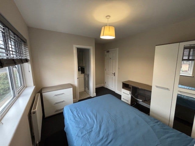 Spacious Double Ensuite - Shepherds Lane Main Photo