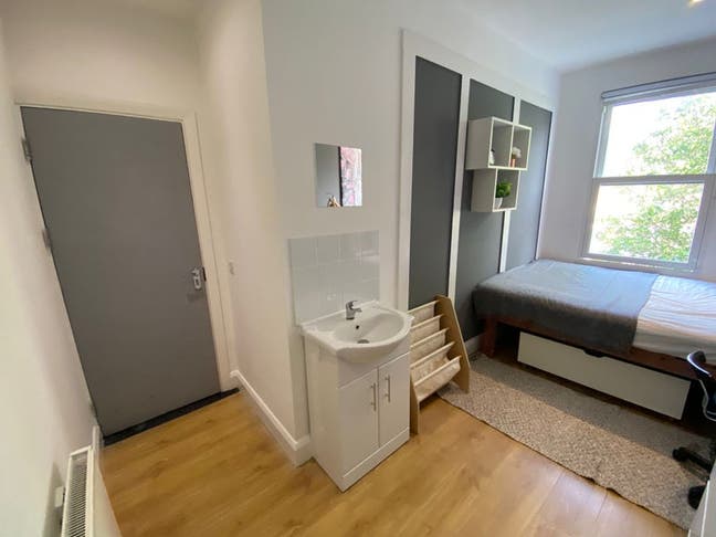 Double and Single Room  in Fullham Main Photo