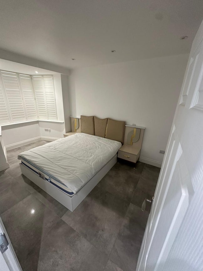 Modern 2 Spacious Double Bedrooms Near Ilford  Main Photo