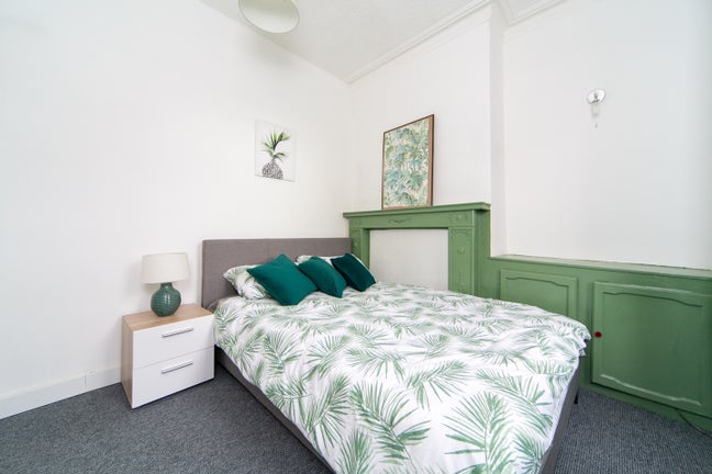 NO DEPOSIT room in house share Main Photo