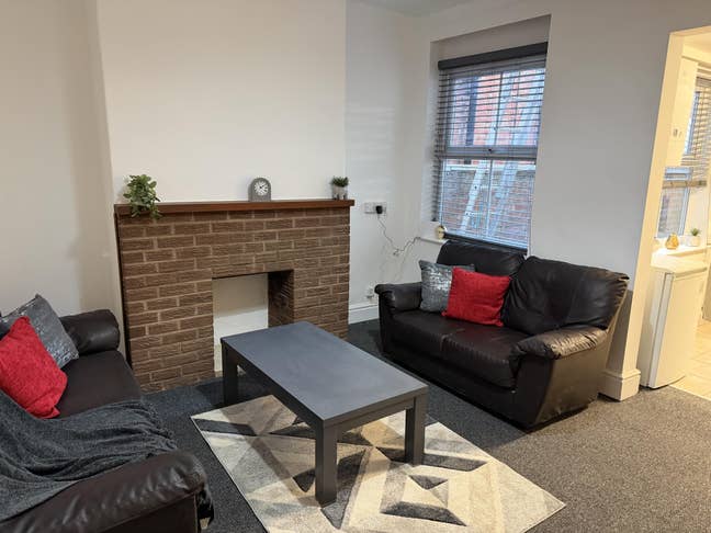 Newly Refurbished 5 Bed!!  Main Photo