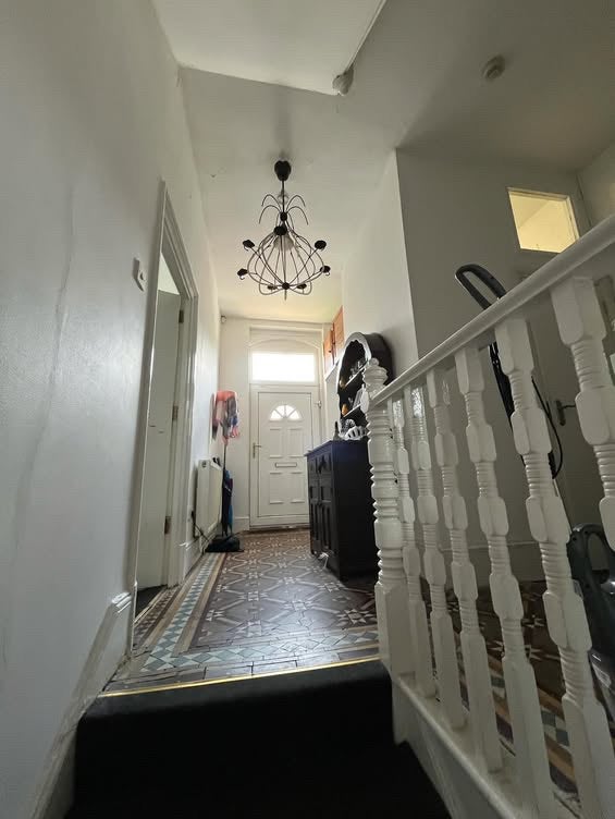 Room in lovely Victorian house (all girls)  Main Photo