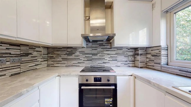 Newly redecorate 2 bedroom flat - Neasden Main Photo