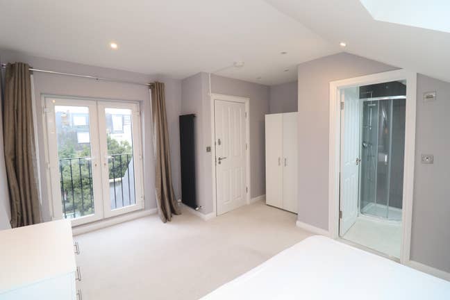 Luxury Living in Fulham! 🥂 Huge Ensuite Main Photo