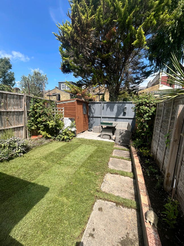 Double room in vacant flat -  please read descript Main Photo