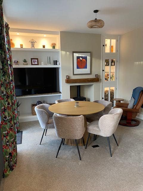 Room in professional household  Main Photo