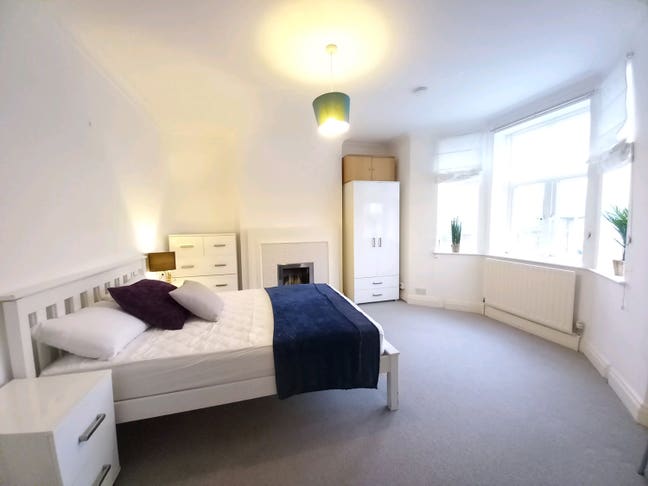 ⭐Large Modern Double Nr Acton Town Tube- W5⭐ Main Photo