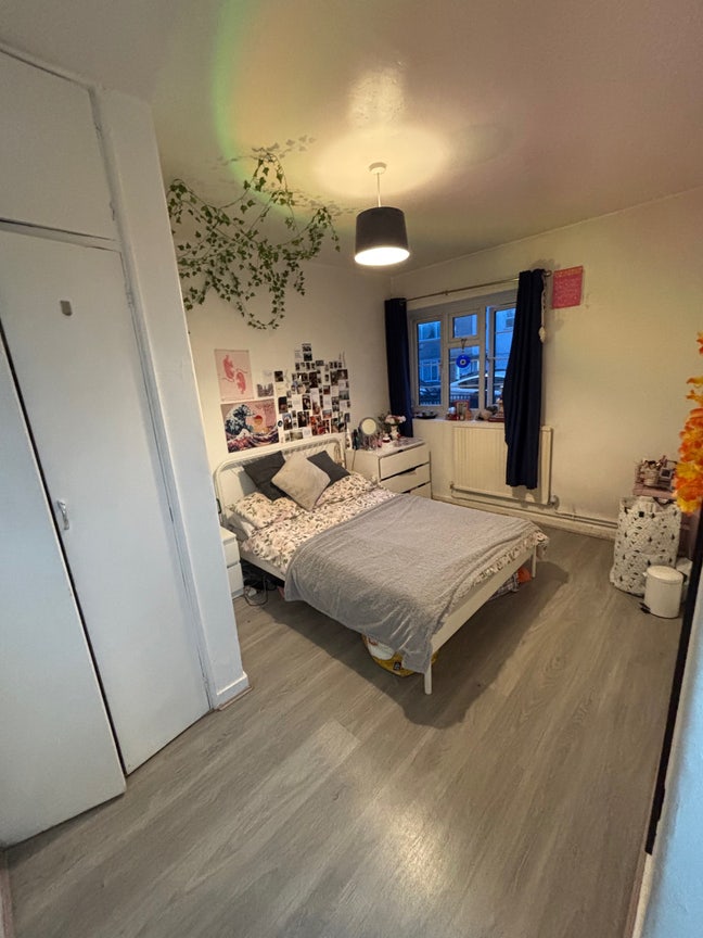 1 Large Double Room in Stepney Green  Main Photo