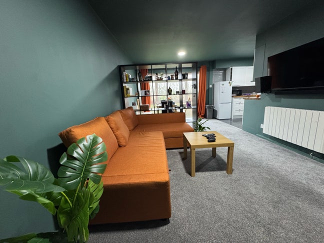 Single / Double room to rent - Female only  Main Photo