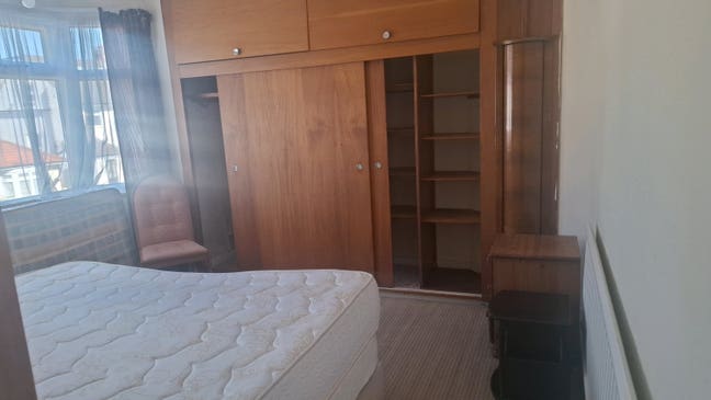 Fully Furnished room in Upminster for keralites Main Photo