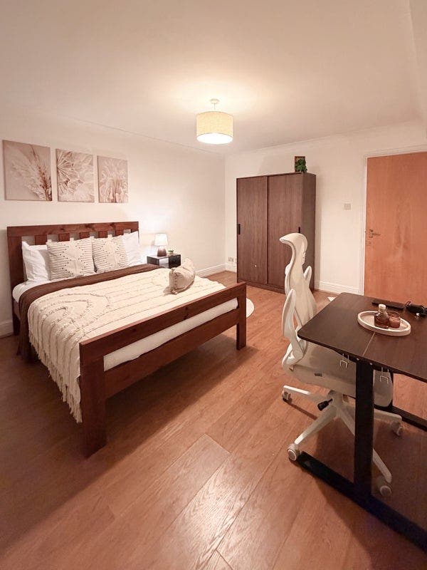 DBL Newly Refurbished | 0 Minutes walk to Crossh Main Photo