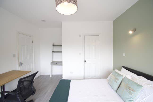 Stylish Room in a Friendly House Share! Main Photo